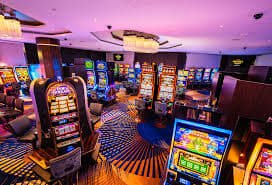 Filipino player using the 25 apk mobile app to browse sports and casino game categories